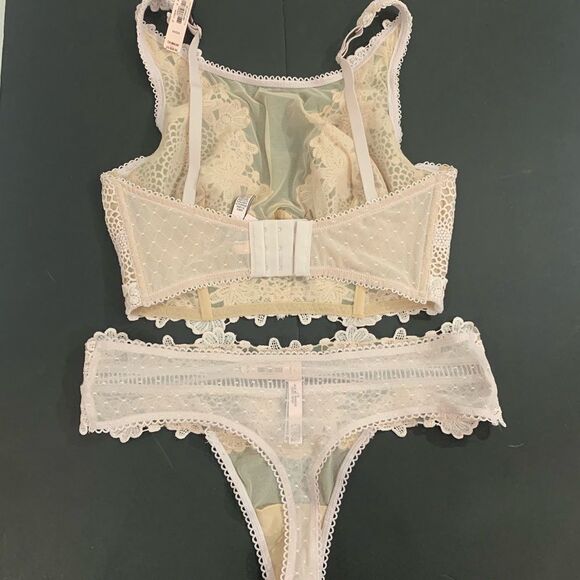 Victoria’s Secret set Floral apliqué bra & thong - Picture 5 of 5